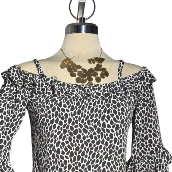 MICHAEL KORS Black and White Open Shoulder Bell Sleeves Size M. - Picture 9 of 16
